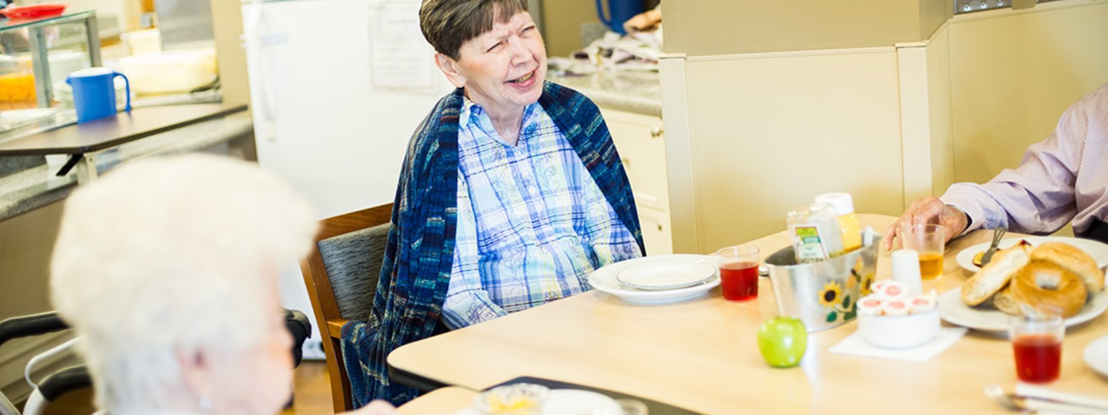 Healthcare Dining Tables: Durable & Antimicrobial