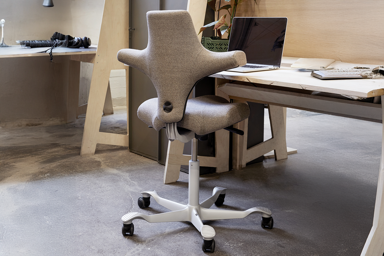 HÅG Capisco Ergonomic Office Chair | Active Sitting Saddle Seat | 9to5 Seating