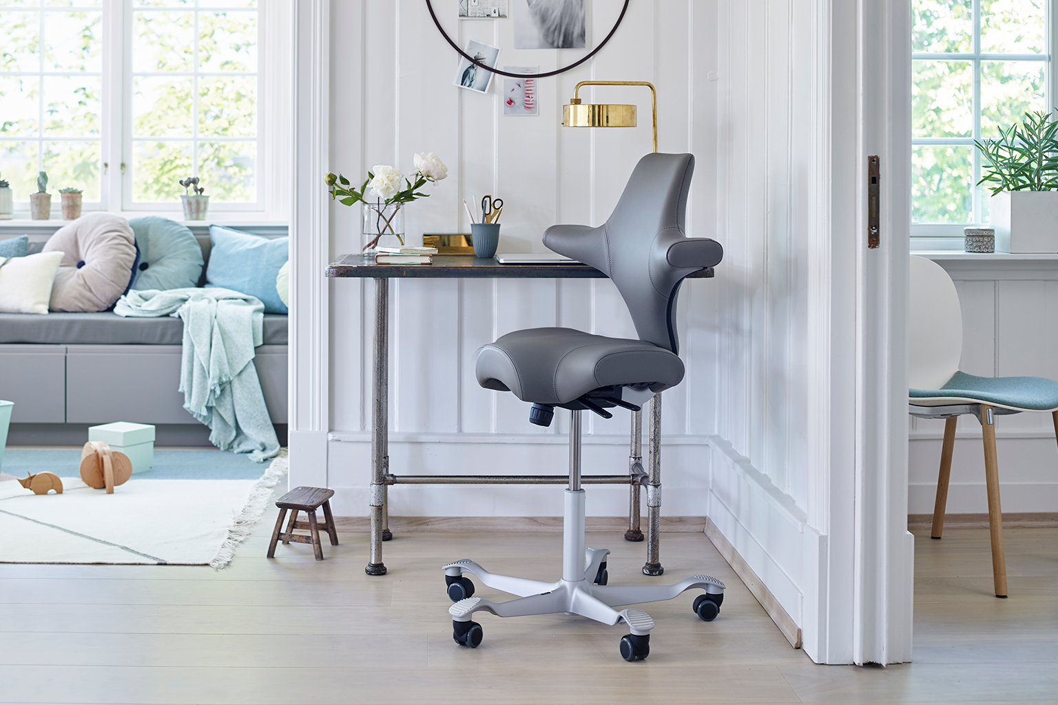 HÅG Capisco Ergonomic Office Chair | Active Sitting Saddle Seat | 9to5 Seating