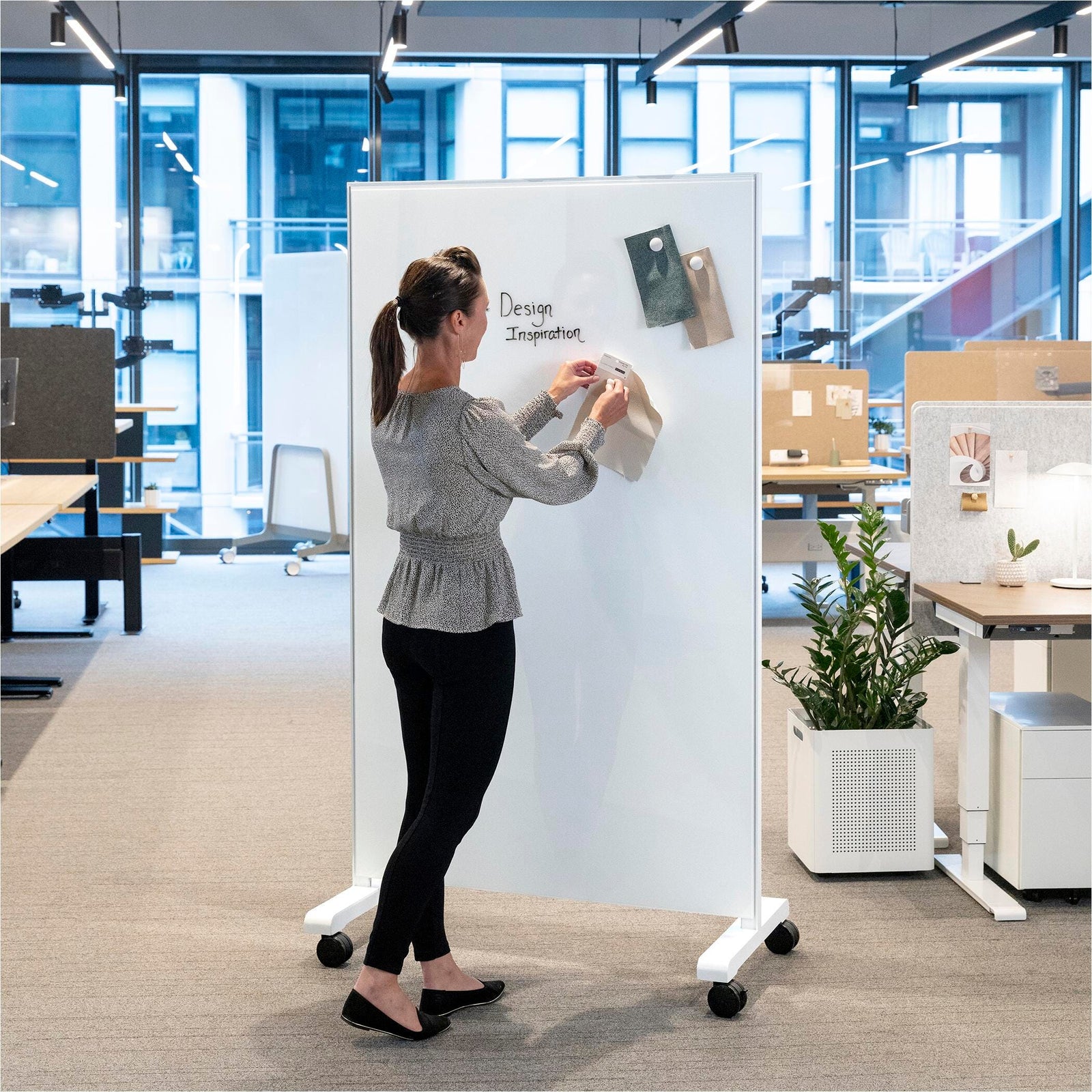 eM Mobile Clinical Magnetic Glass Whiteboard