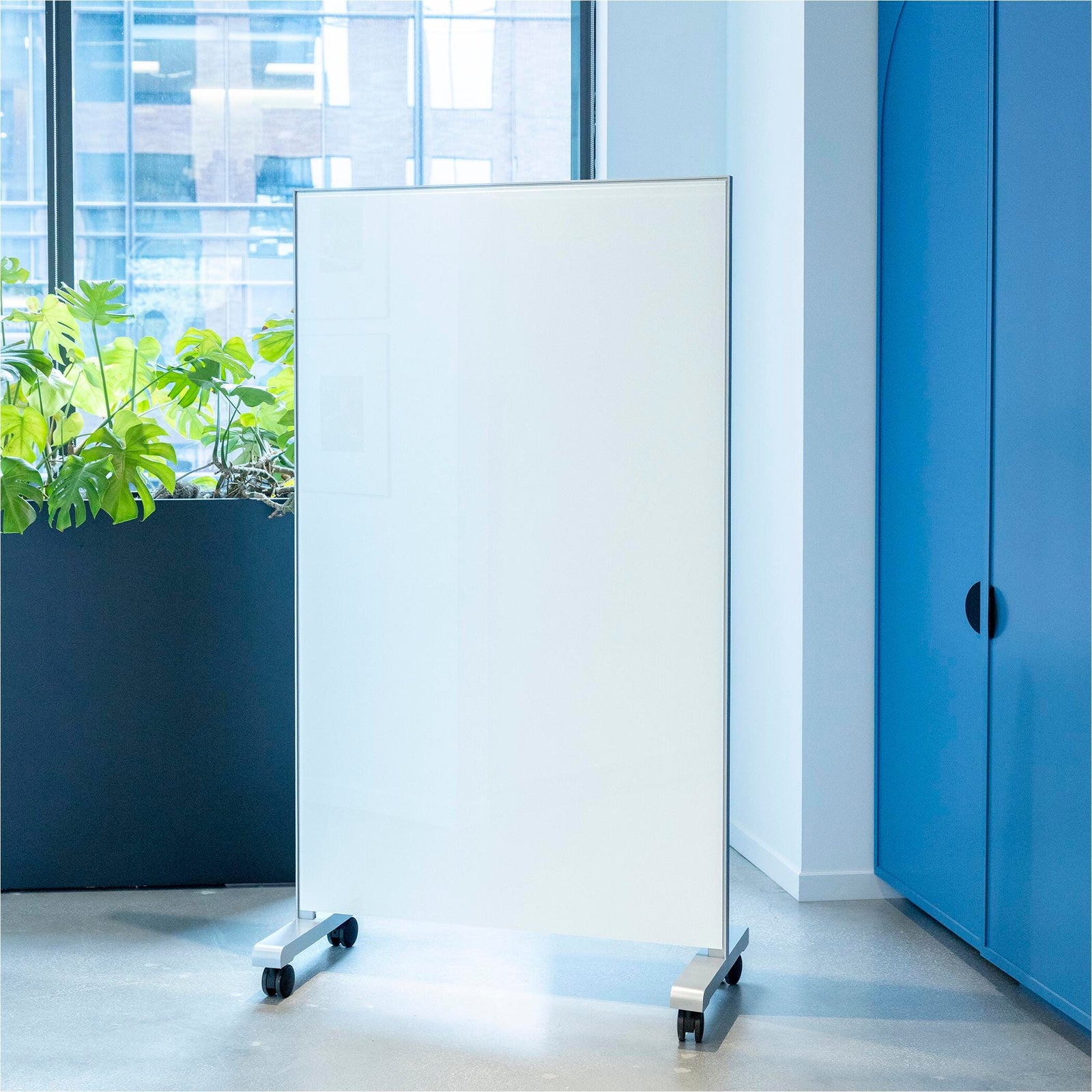 eM Mobile Clinical Magnetic Glass Whiteboard