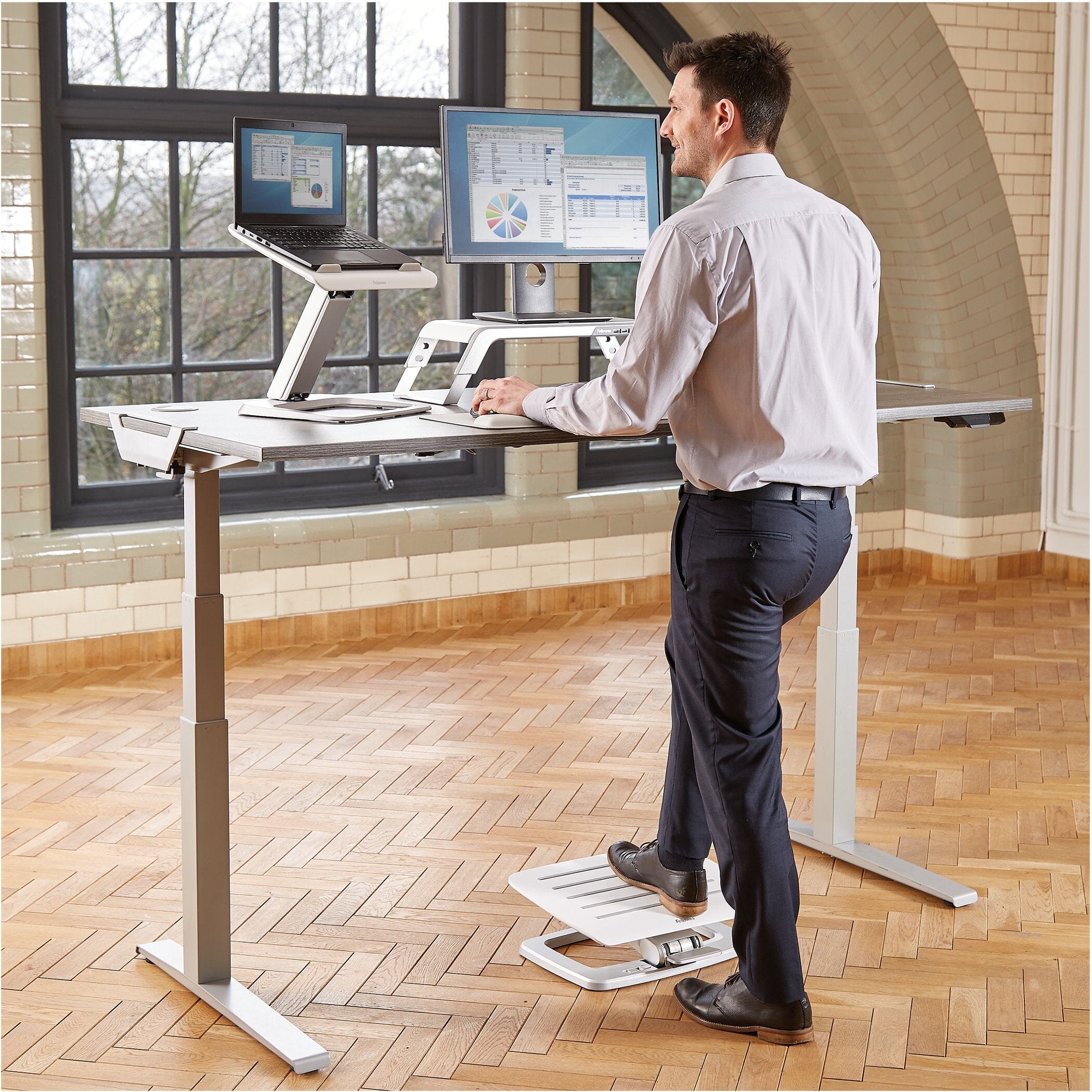 Hana Adjustable Foot Support | Dynamic & Ergonomic Foot Rest Fellowes 